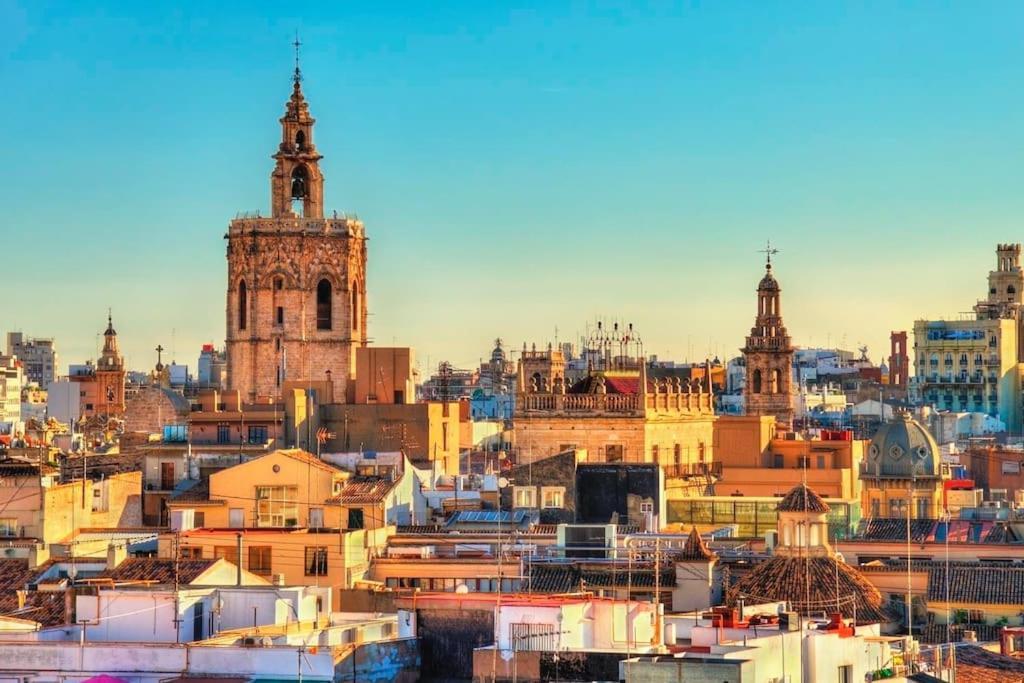 Valencia Las Artes Y Ciencias + Garaje + Netflix Luaran gambar