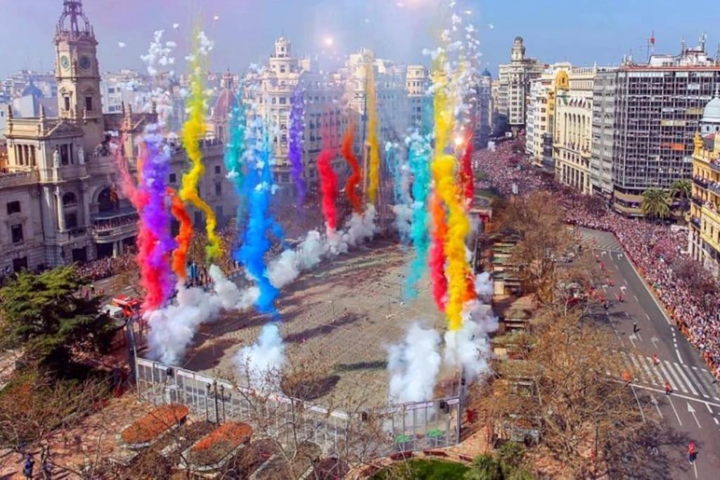 Valencia Las Artes Y Ciencias + Garaje + Netflix Luaran gambar