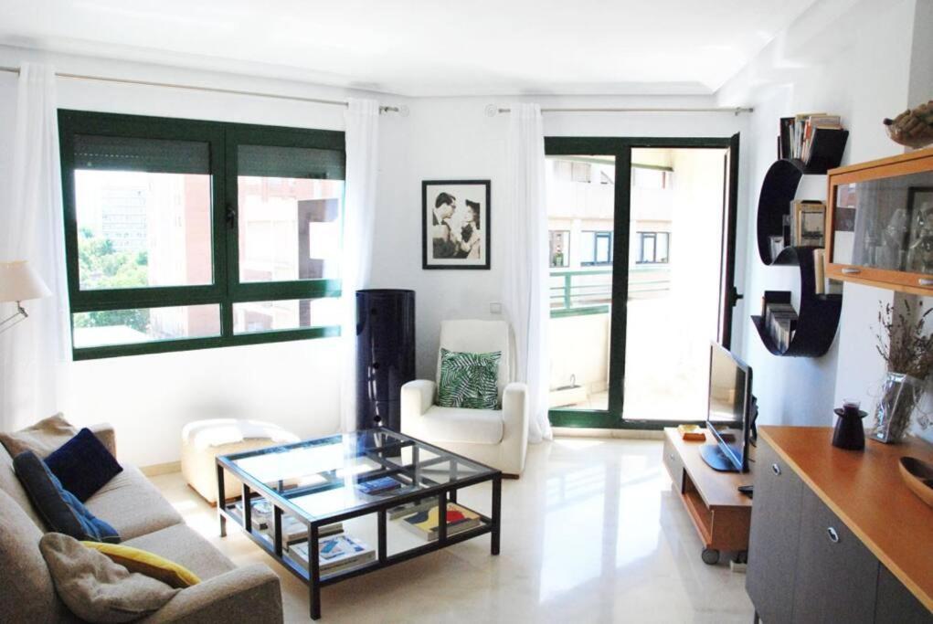 Valencia Las Artes Y Ciencias + Garaje + Netflix Luaran gambar